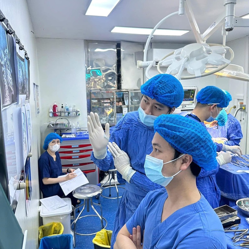 Safe abdominal liposuction procedure performed by skilled surgeons