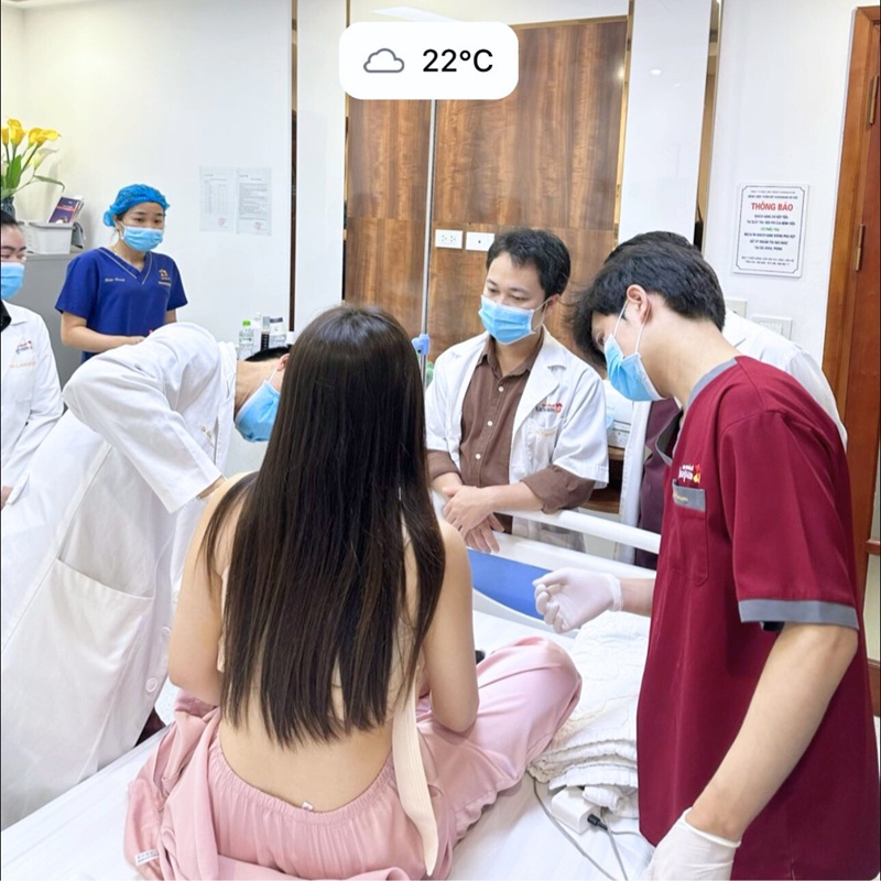 Kangnam doctors provide enthusiastic post-operative consultations.