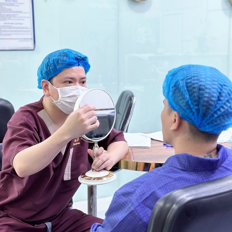 We have assembled a team of specialist doctors with at least 10 years of experience.