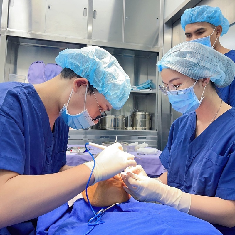 Modern eyelid surgery technology helps minimize damage.