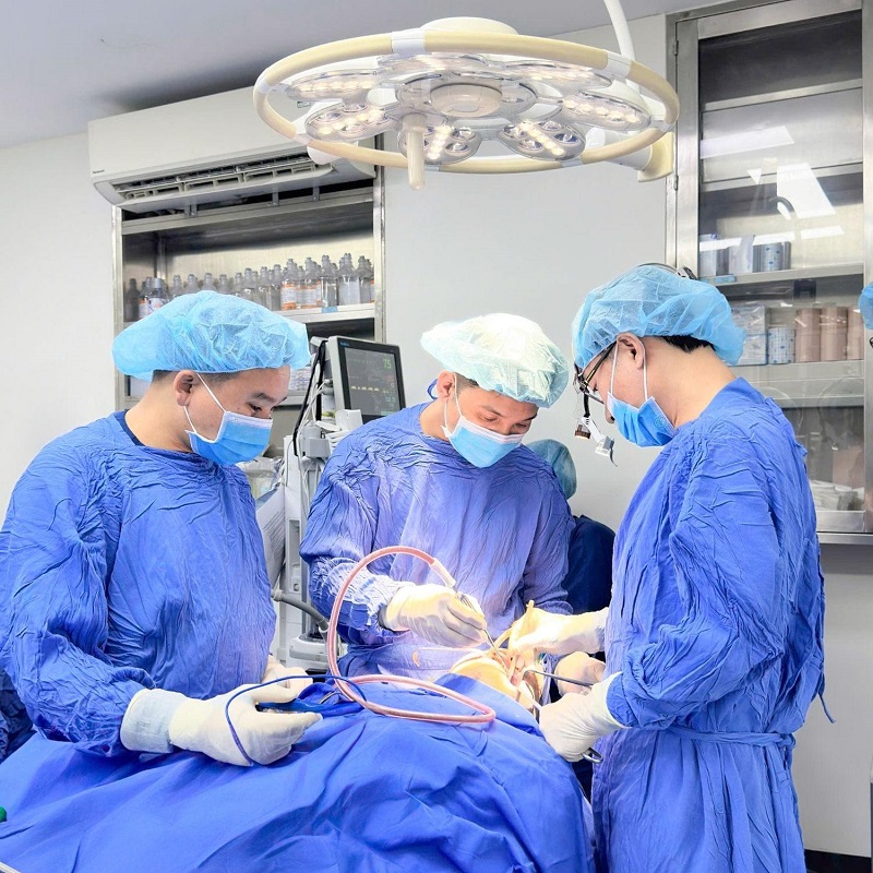 Choose a cosmetic surgery clinic with a team of highly skilled doctors.