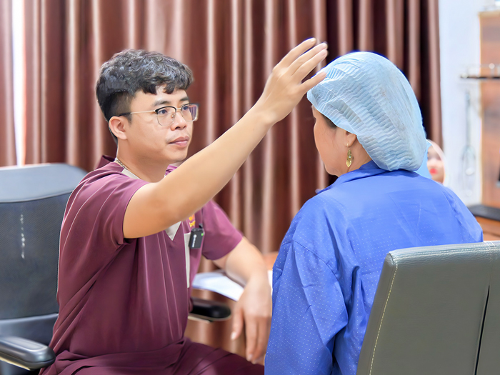 The image of Dr. Mark Nguyen personally taking measurements and mapping the face clearly reflects his meticulous approach and high level of professional expertise.