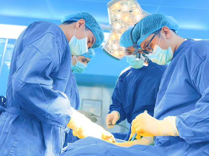Safe liposuction procedure performed in a sterile operating room at Kangnam Aesthetic Hospital.