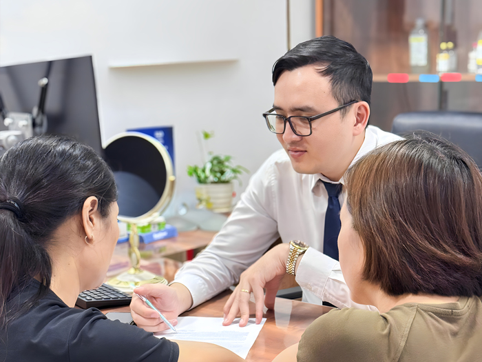 The in-person consultation with the doctor helps accurately determine the most suitable method, ensuring a remarkable transformation while preserving the face’s natural beauty.