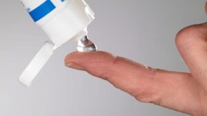 When Should You Apply Scar Gel After Eyelid Surgery? Advice from Cosmetic Surgeons