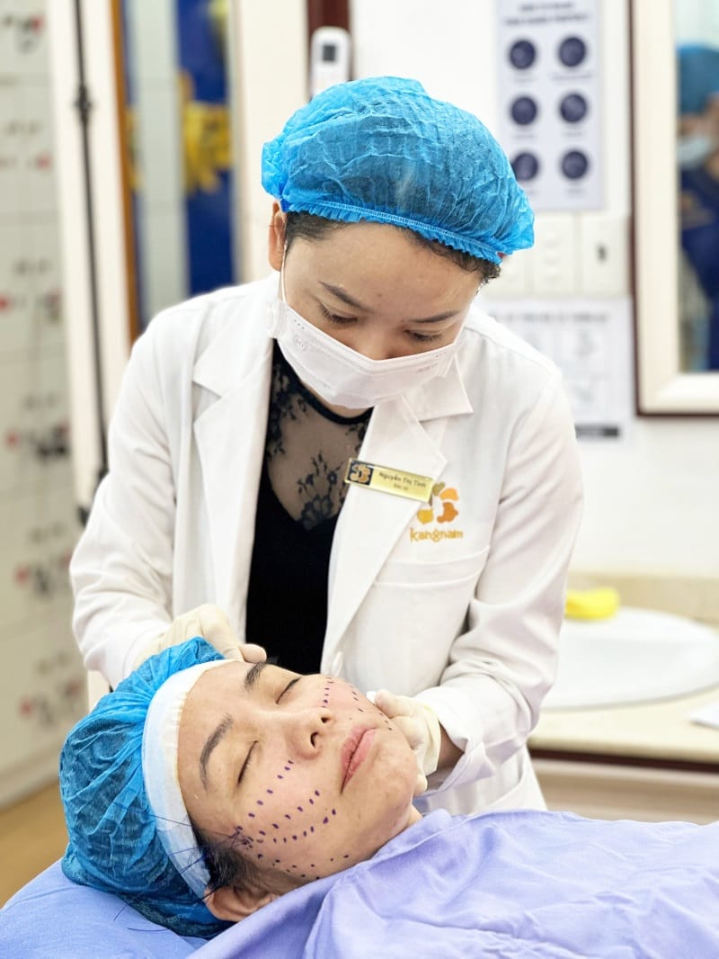 Các cơ sở thẩm mỹ uy tín với đội ngũ bác sĩ chuyên khoa cao cấp sẽ có chi phí cao hơn.