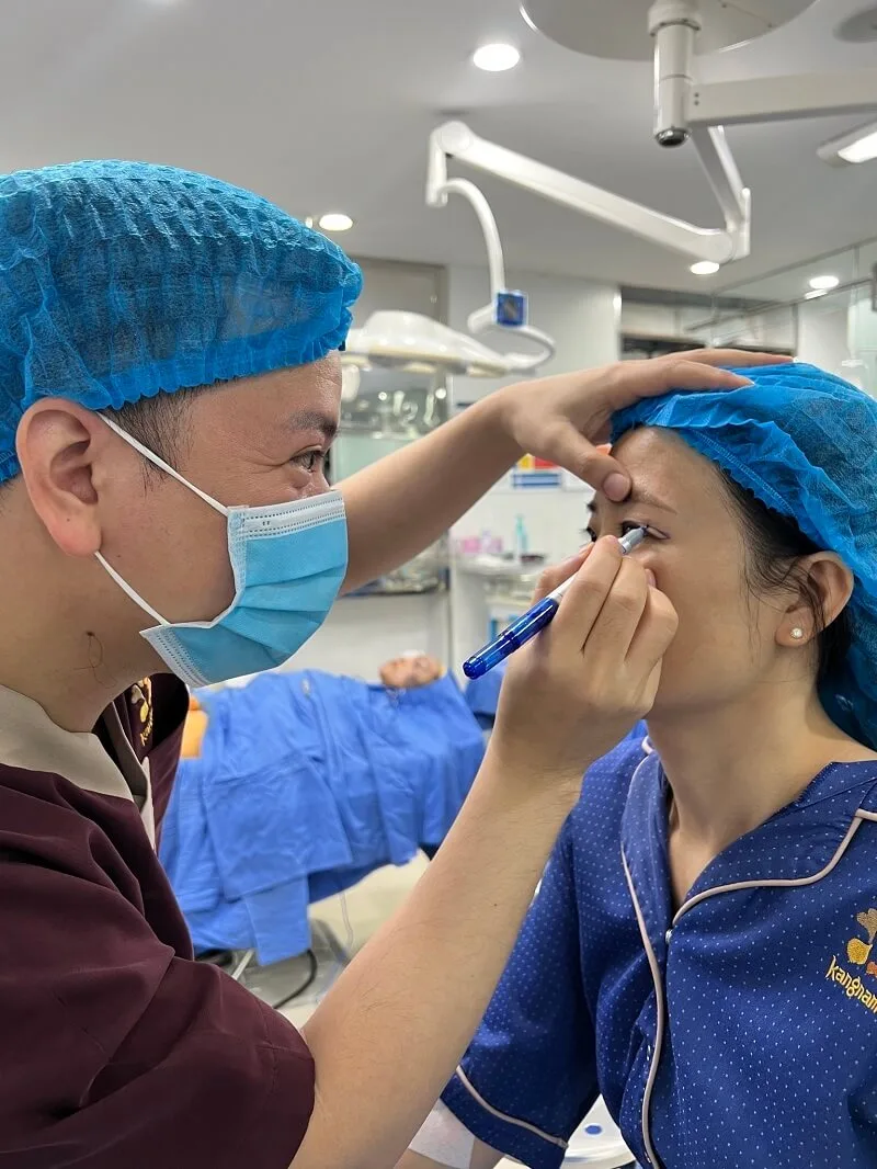 The doctor will create an eyelid crease that suits the client