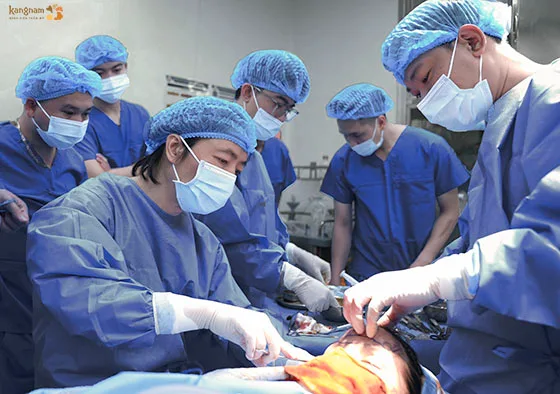Orthognathic surgeon with over 20 years of experience performing surgeries personally. 