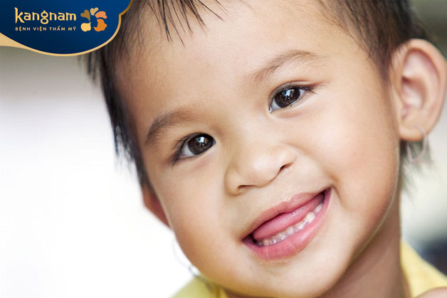 Chăm sóc răng miệng để bé có thể ăn nhai tốt và phát triển ngôn ngữ