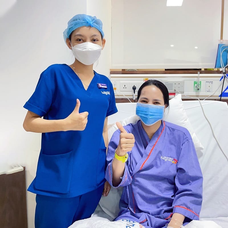 Khách hàng được chăm sóc sau phẫu thuật tận tình, chu đáo