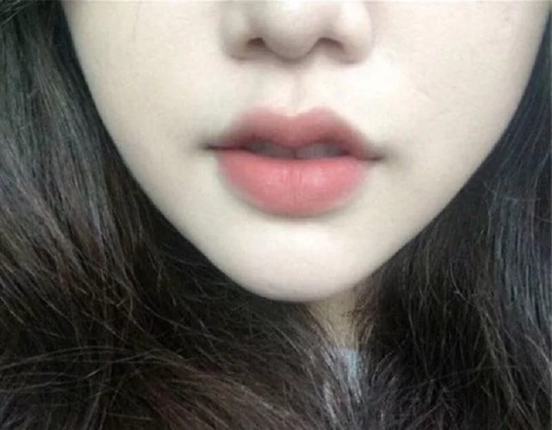 Môi cánh én tạo gương mặt sắc sảo