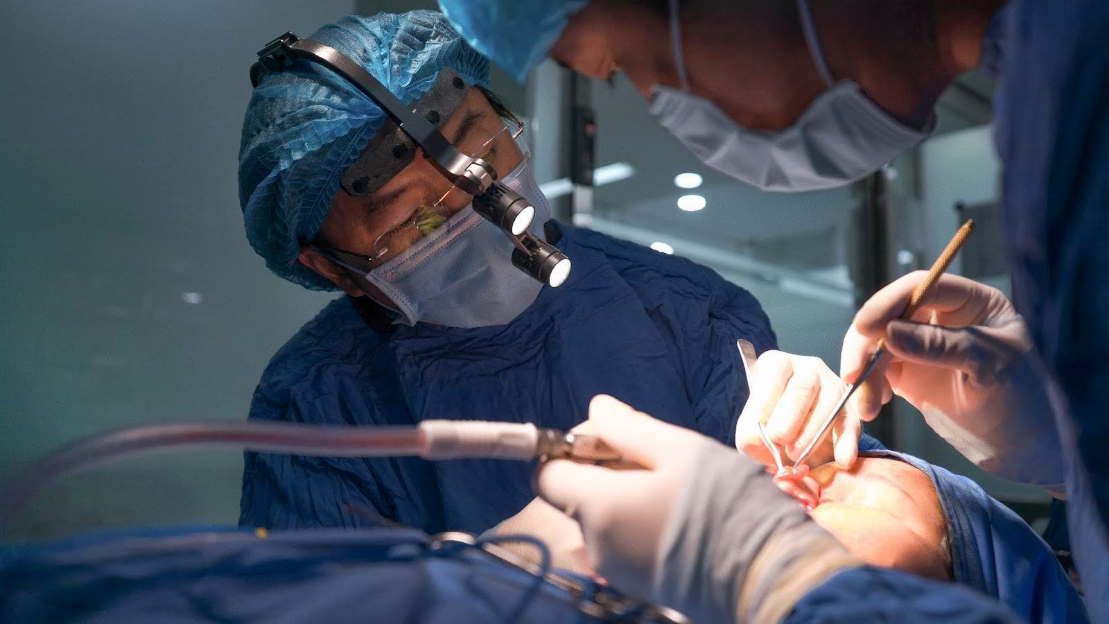 Sửa mũi đòi hỏi bác sĩ phải có khả năng xử lý biến chứng