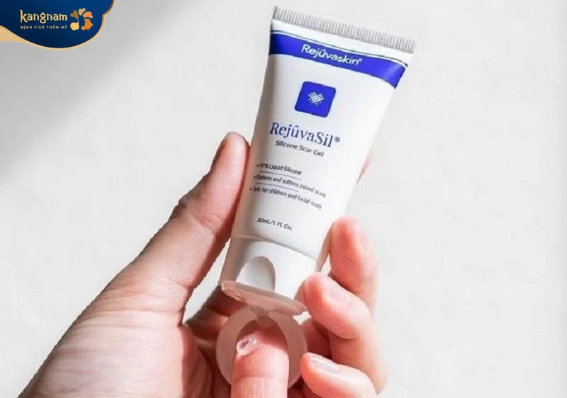 Gel trị sẹo Rejuvasil được nhiều người sử dụng