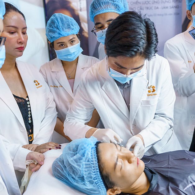 Bác sĩ da liễu tại Kangnam có nhiều kinh nghiệm