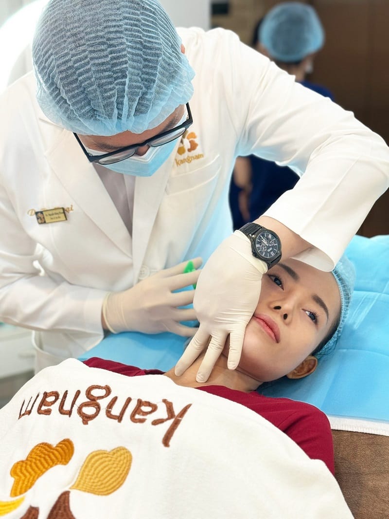 Những bác sĩ có chuyên môn, nhiều năm kinh nghiệm sẽ đảm bảo an toàn cho khách hàng