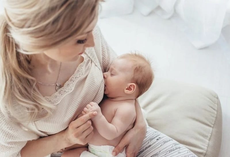 Khách hàng nên cai sữa bé rồi mới tiêm filler