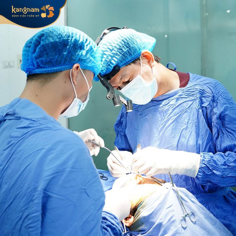 Nếu bác sĩ nâng mũi thực hiện không đúng kỹ thuật có thể làm chậm quá trình mũi gom lại