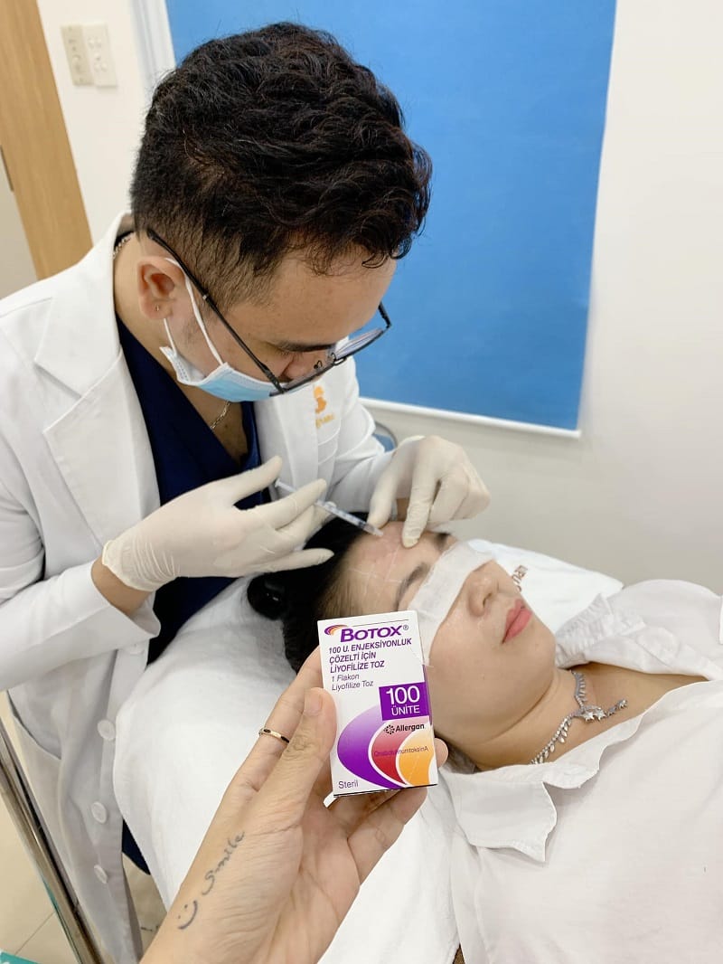 Kangnam có đội ngũ bác sĩ giỏi chuyên môn, trực tiếp điều trị cho khách hàng