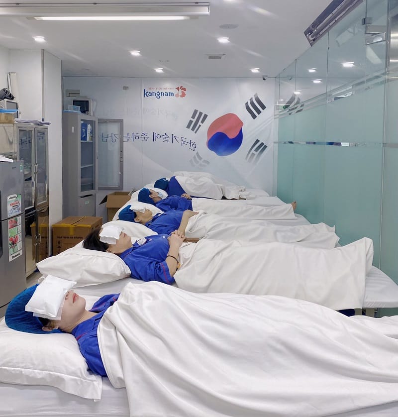 Khách hàng được chăm sóc hậu phẫu chu đáo và tận tình, để giúp vết thương nhanh phục hồi, hạn chế biến chứng xảy ra