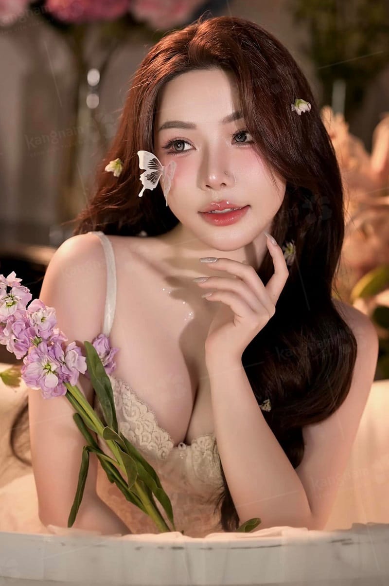 Khách hàng sở hữu vòng 1 to tròn, cân đối với vóc dáng và không gây cảm giác nặng nề, giả tạo