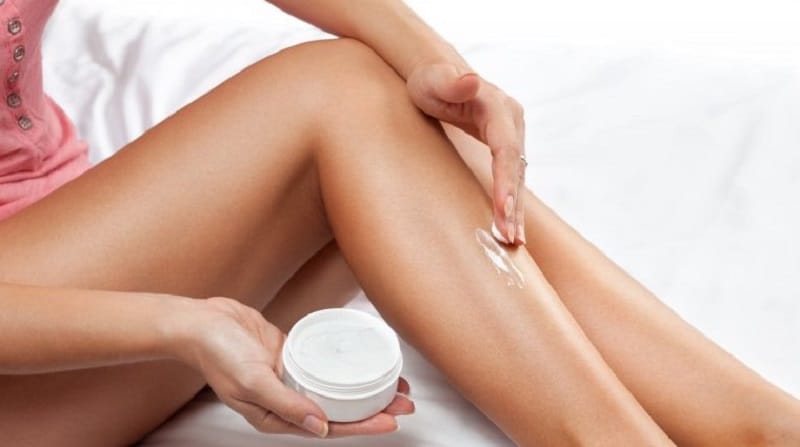 Dùng kem dưỡng ẩm sau khi triệt lông