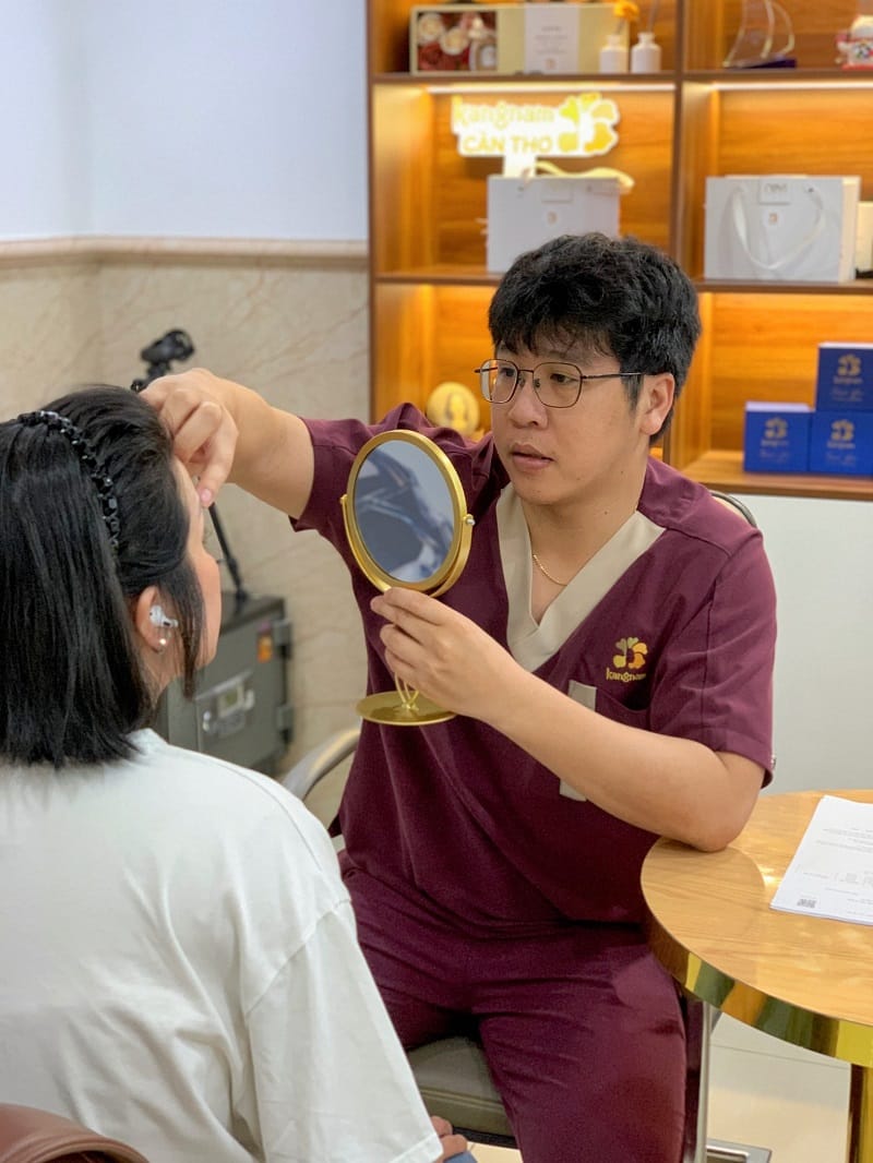 Bác sĩ Minhoo cũng là bác sĩ cắt mí nổi tiếng tại TP.HCM