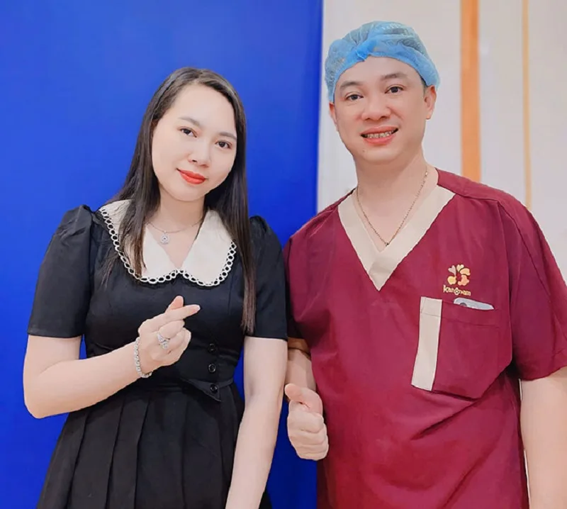 The doctor always strives to create balanced, harmonious eyes for clients. 