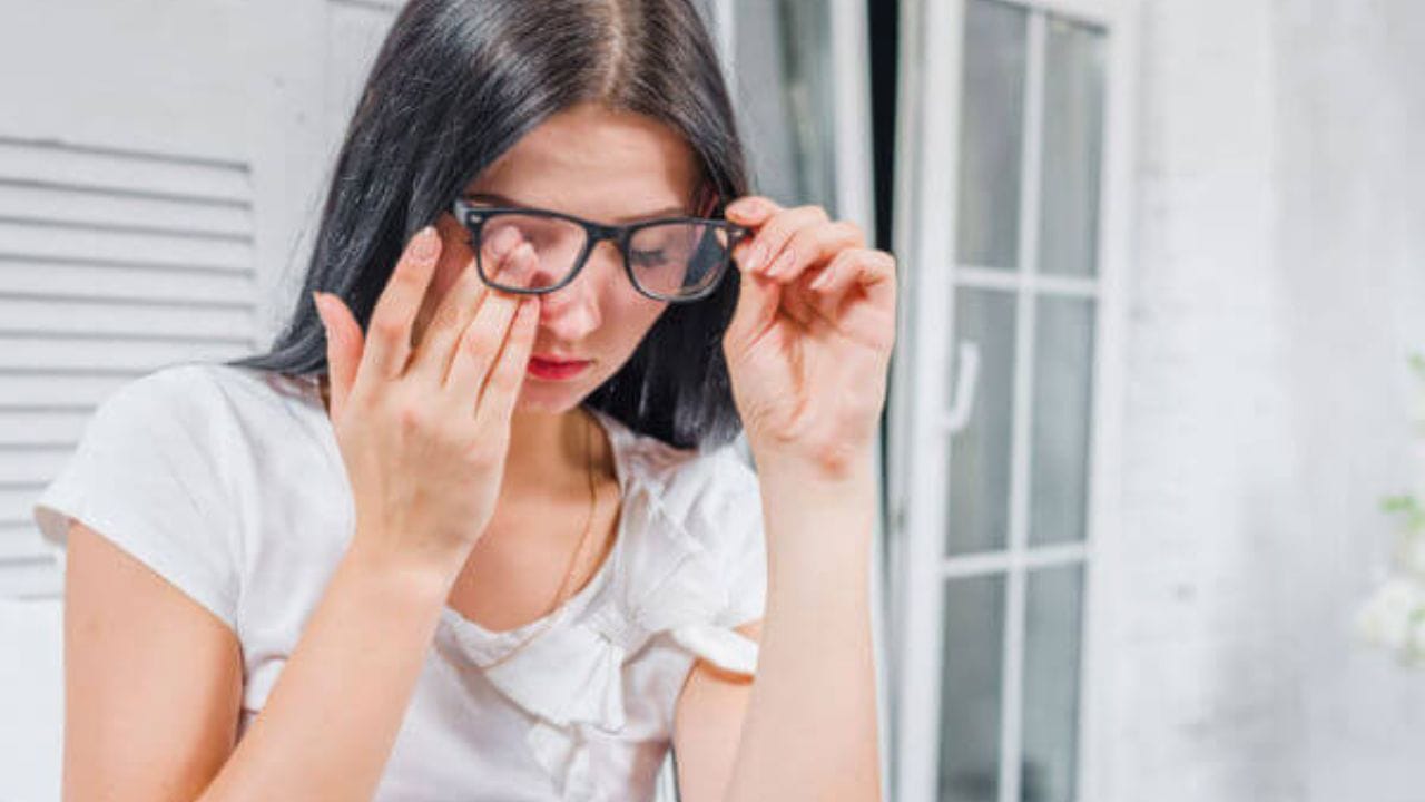 Bị cận có nên cắt mí không? Có ảnh hưởng đến thị lực không