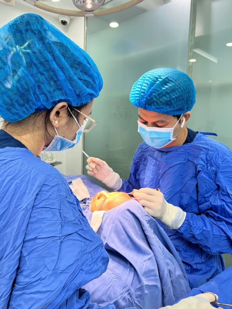 Kangnam ứng dụng kỹ thuật cắt mí hiện đại, không ảnh hưởng đến thị lực