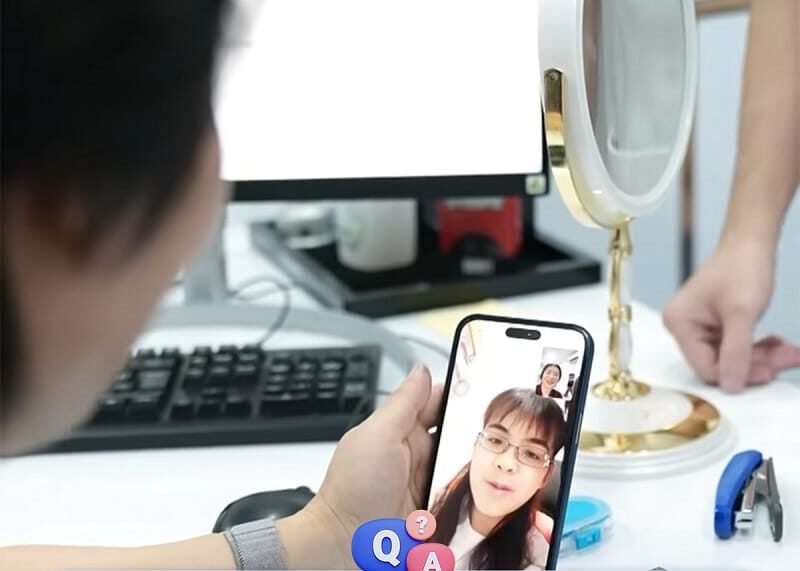 Khách hàng được tư vấn online với bác sĩ tại Kangnam