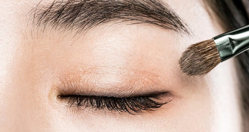 Trang điểm quá sớm khiến vết thương dễ bị viêm nhiễm