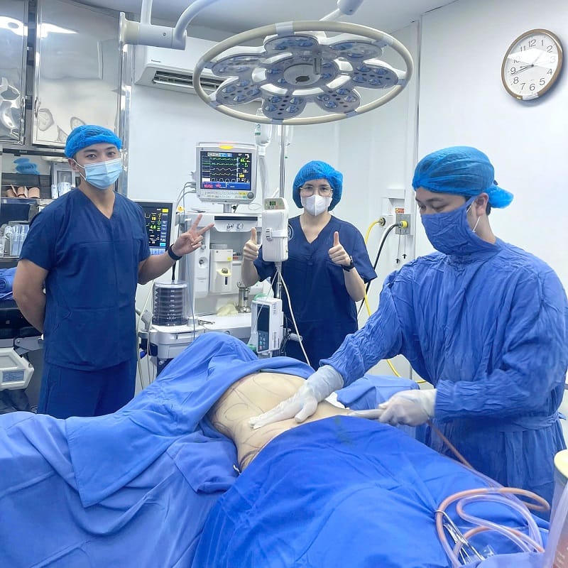 Bác sĩ hút mỡ giỏi đản bảo an toàn và hiệu quả cao cho khách hàng
