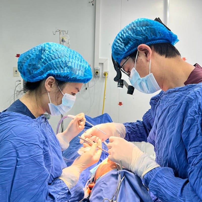 Tiến hành cắt mí chuẩn y khoa