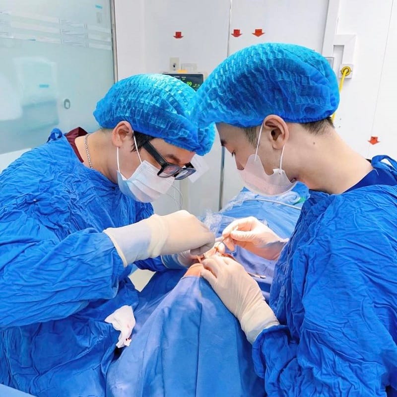 Tại Kangnam ứng dụng kỹ thuật cắt mí hiện đại và có đội ngũ bác sĩ chuyên môn nhiều kinh nghiệm