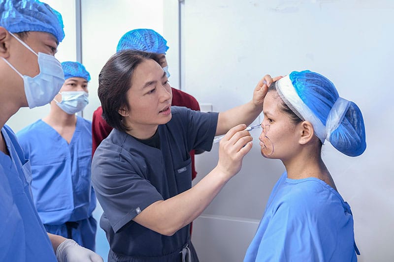 Bác sĩ chuyên môn cao, chuyên chỉnh sửa tình trạng mũi phức tạp