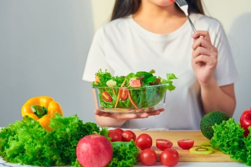 Nên ăn nhiều rau xanh sau nâng mũi