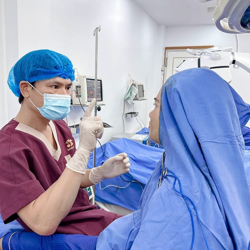 Kangnam ứng dụng cắt da thừa mí mắt bằng công nghệ đại và đội ngũ bác sĩ giỏi chuyên môn