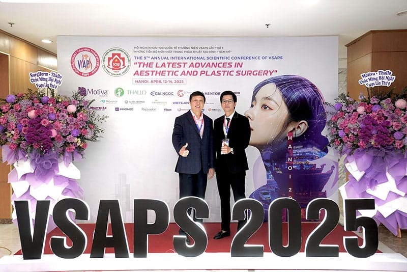 Các bác sĩ thường xuyên tham dự hội nghị