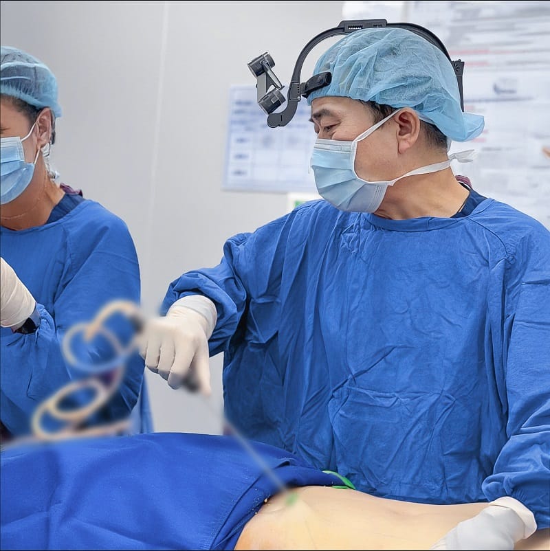 Tay nghề bác sĩ giỏi chuyên môn giúp khách hàng đảm bảo an toàn