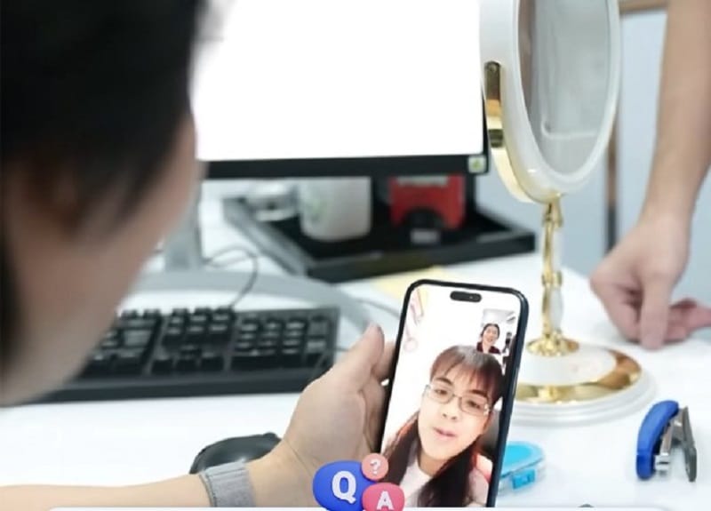 Khách hàng Việt kiều có thể tư vấn online với bác sĩ trước khi về nước