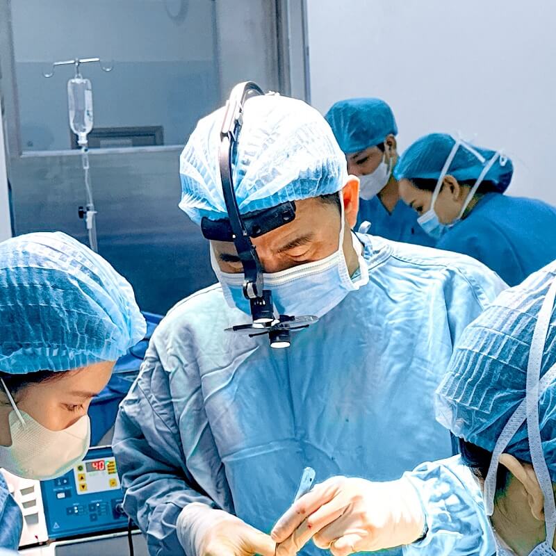 Tay nghề bác sĩ giỏi chuyên môn giúp đảm bảo an toàn cho khách hàng