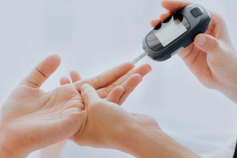 Người có bệnh lý không nên nâng ngực