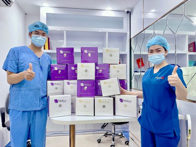 Kangnam sử dụng túi ngực cao cấp