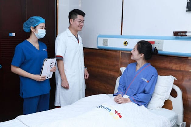 Khách hàng giảm mỡ tại Kangnam được chăm sóc tận tình