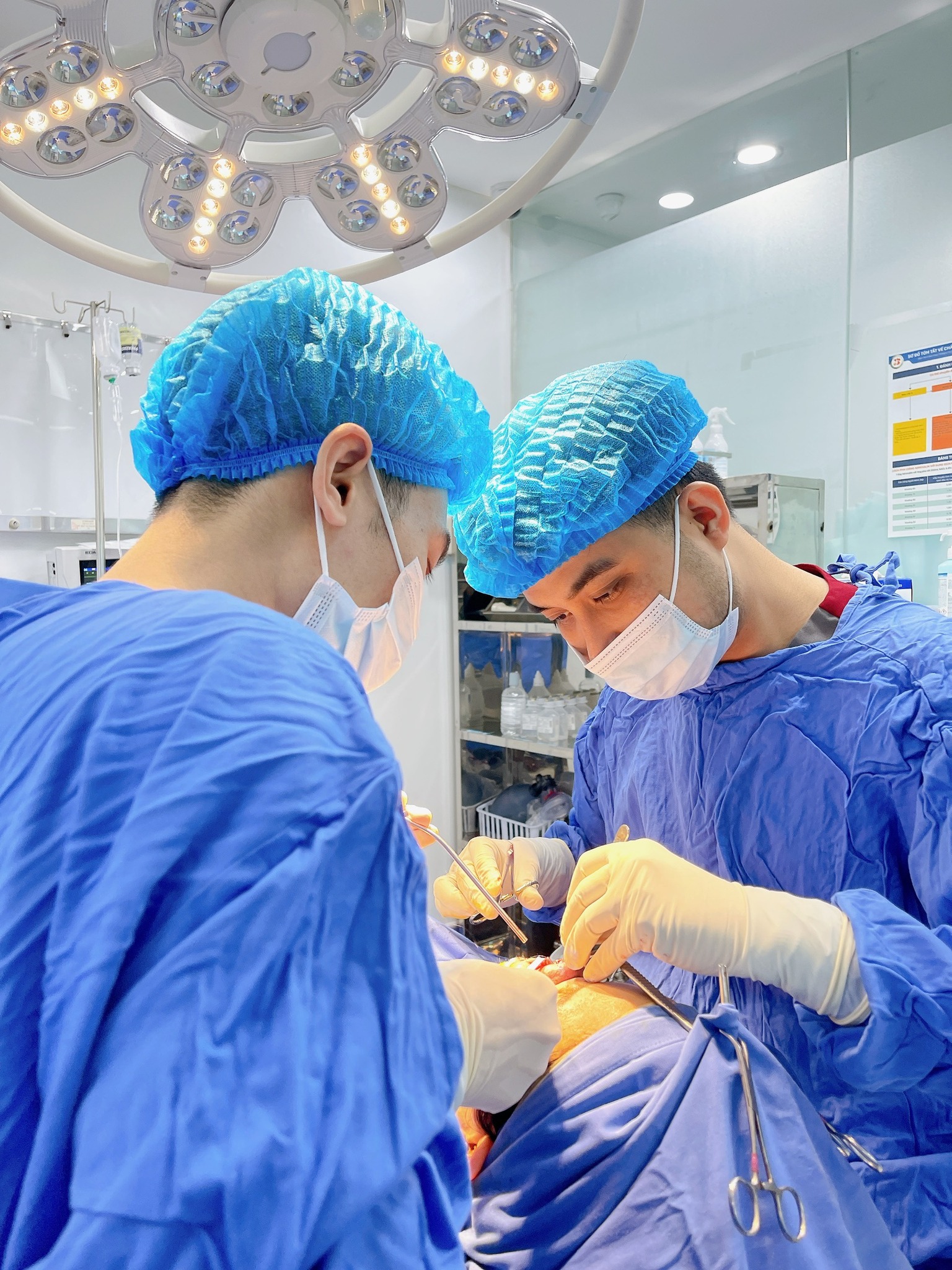 Kangnam has a team of highly skilled doctors and applies a variety of rhinoplasty technologies.