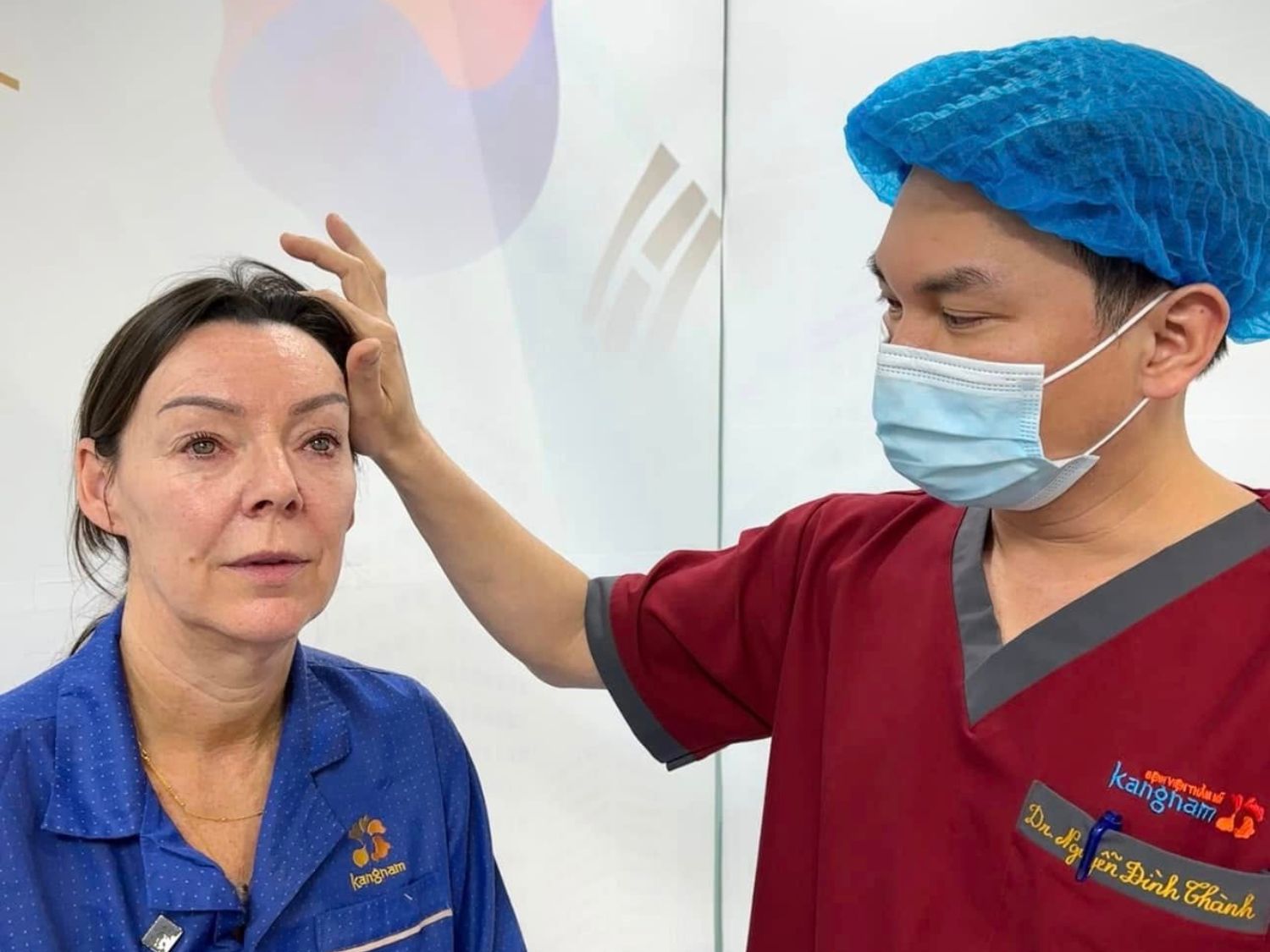 Dr. Eric Tran analyzes the condition of client Julia. 