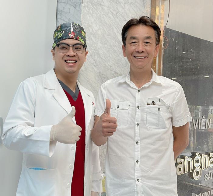 Khách hàng sau khi cấy Implant tại Kangnam sở hữu nụ cười rạng rỡ