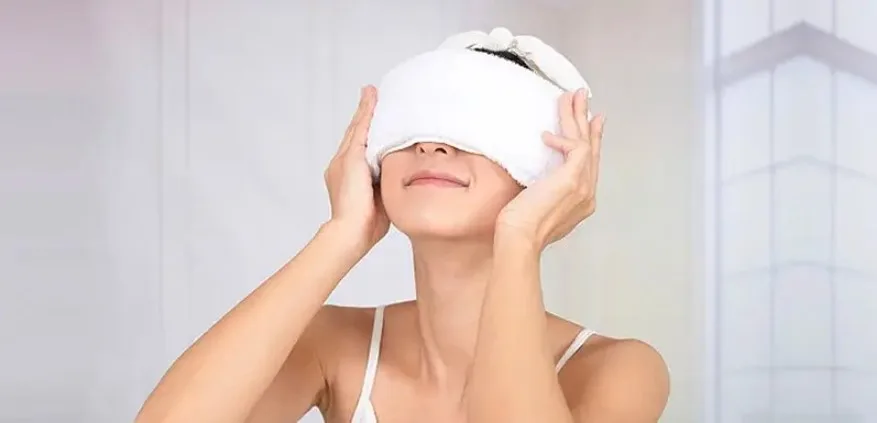 Eyelid surgery after 7 days – Clearly see the recovery speed and post-operative swelling status.