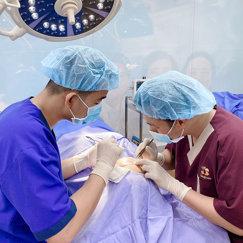 Eye aesthetic doctors in Vietnam possess high professional expertise
