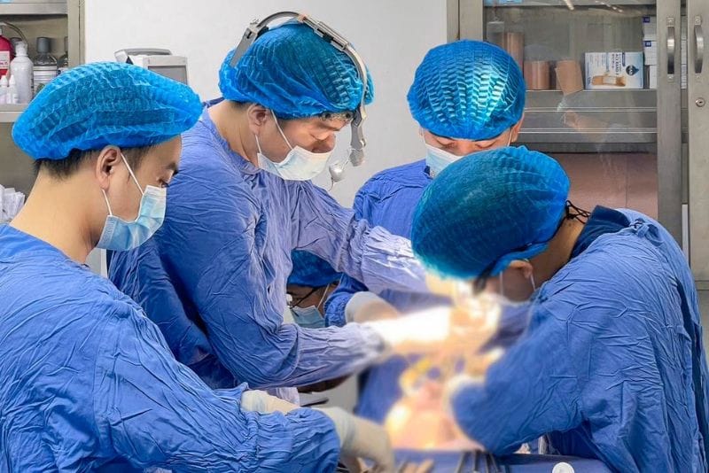 Quá trình phẫu thuật trong phòng vô trùng an toàn